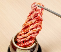 Cow specialty store Itamae Yakiniku Ichigyu Shinsaibashi Main Branch_Jar of Large Skirt Steak - The special sauce will stimulate the appetite! The rich and fragrant deliciousness is very popular.