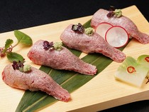 Washoku Teppan Ginza Sakutsuki_"Yamagata Beef Grilled Sushi 4 Pieces" will make your mouth happy