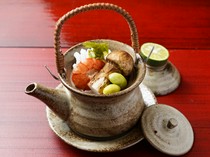 Washoku Teppan Ginza Sakutsuki_Steamed conger eel and matsutake mushroom in earthenware pot