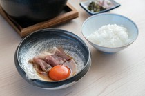 니쿠캇포 후타고 THE JUNEI HOTEL KYOTO_특제 블렌드 쌀과 '미야비(雅)' 삼각바라(삼겹) 스키야키