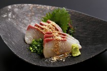 Mizutaki Ryotei Hakata Hanamidori Hakata-eki Chikushi-guchi Branch_Sesame Amberjack