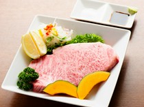 Itamae Yakiniku Itto Tenka Chaya Main Store_ "Sirloin steak" with a melt-in-your-mouth texture