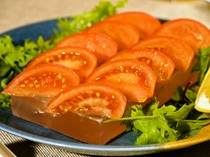 Futagoyama Shoji_Fruit tomatoes served on a cold rock salt plate