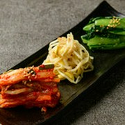   烤肉Motoyama  新宿店_什锦泡菜和 namul