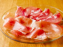 Wine & Food Argento_Assorted raw ham