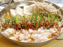 食道乐　总店_“Motsunabe”使用三种味噌和日式高汤，创造出浓郁的味道。