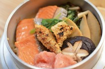 Soshu Torigin Kamonomiya Branch_Salmon Gomoku (only available at Kamonomiya store) 1,738 yen