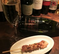 Wine Chubo Gekko_Gekko's new standard! Yakitori x Spanish wine "Chicken skewers" x "Douche Chevalier (Brut)"