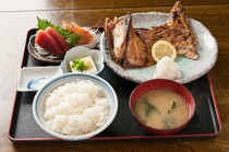 Uogashi Maruten Fuji_"Salted grilled tuna jaw set meal" carefully grilled over low heat