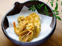 Sakana Ryori Rokkon_Crunchy and Savory "Tempura Assortment"