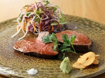 Haru Dining_"Black Wagyu Beef Teppanyaki" made over time to lock in the juices. *Image is an example. Lamp from Miyazaki Prefecture.