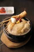 Korean Imperial-style Restaurant Youngdong_Samgyetang made with domestically raised chicken (half-sized is 2,000 yen)