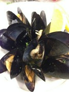 Buveur Orge_Steamed mussels in white wine