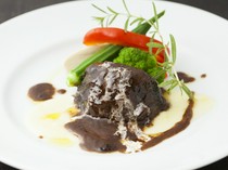 VIN_Slowly simmered and tender "Kyushu beef cheeks simmered in red wine"