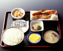 Hakodate Asaichi Aji no Ichiban_Salmon belly set meal