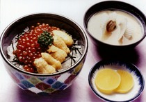 Hakodate Asaichi Aji no Ichiban_Raw sea urchin and salmon roe rice bowl