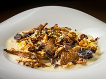 
                        Don Mangione di Napoli_The more you chew, the more the delicious flavor of the mushrooms spreads in your mouth with this "Three Kinds of Mushroom Cream Sauce"