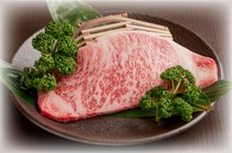  1）A5黑腰肉和A5神户牛肉瘦肉牛排套餐（含铁板涮锅） 