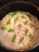 Nanohana_New bamboo shoots rice in a clay pot