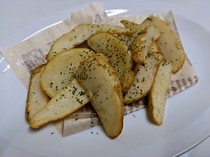 Dining Bar YZ_Hearty! French fries with mellow fragrant black truffle salt.