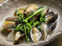 Steamed clams and parsley in sake 