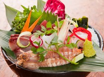 Obanzai Sengyo Hachiya_Amazing freshness! "Five Assorted and Seasonal Fresh Fish". You must try this raw fish dish, carefully selected to give you a taste of in-season fish.