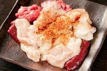 烤肉TARAFUKU  鈴鹿中央通店_什錦和牛牛內臟（180g）