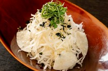 Yakiniku Tarafuku Suzuka Chuo-dori-ten_Crunchy salad of daikon radish and green shiso