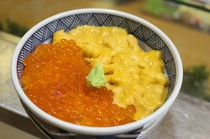 Otaru Takeno Sushi_Sea urchin and salmon roe rice bowl