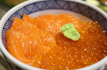 Otaru Takeno Sushi_Salmon and salmon roe rice bowl