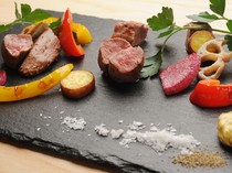 GRIDDLE FORCE Itsuraku_Healthy and addictive lamb tenderloin, featuring a rare cut of lamb