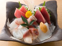 Sushidokoro Koya Sendai Ekinaka_The local flavors of Miyagi and Tohoku pair perfectly with sake in our "Premium Sashimi Sampler."