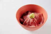  一咬肉碗 