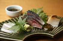 Sushiya Ono_Marbled flounder sashimi, marinated mackerel, and steamed abalone "Otoshiki"