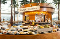 Cafe Tosca_Our proud Lunch Buffet features a kitchen stadium where chefs cook