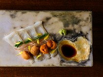  입안 가득 퍼지는 향기로운 성게와 담백한 넙치의 궁합을 만끽 '넙치의 구조' 