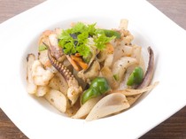 Chiso Yamatoya_Limited to 5 courses per day, "sauteed mizuika (bigfin reef squid) liver" perfect when matched with sake.