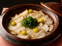 Ginza Wakuta_Our specialty [Rice Cooked in an Earthenware Pot] with a fluffy texture, cooked with seasonal ingredients.