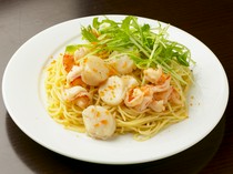 Roppakuya KADO_Shrimp and scallop oil pasta with karasumi sauce