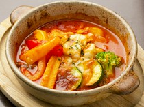 Roppakuya KADO_Summer vegetables and conger eel in tomato cheese oven