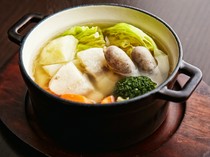 Roppakuya KADO_A dish that highlights the quality of the ingredients: "Kyoto Mochi Pork and Plenty of Vegetables NABE"