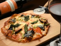 Roppakuya KADO_"Pizza loaded with Kyoto vegetables" incorporating the colors of each season