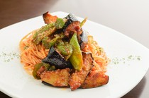 Roppakuya KADO_Pasta with local eggplant and Manganji peppers in tomato sauce