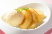 Roppakuya KADO_Sautéed apples with homemade ice cream