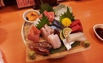 Ajisai Sankyu_The seasonal sashimi platter. Enables customers to taste the flavor of each season in turn.