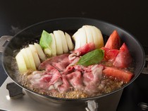 Kyobashi Basara_Made with refreshingly tart tomatoes. Our signature "Tomato Sukiyaki (hot pot stew)"