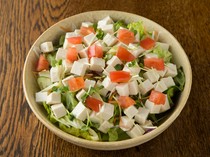 Sakagura Kura_Healthy and colorful "Tofu Salad" is popular among women