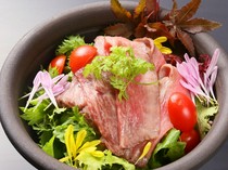 鐵板 松阪屋_松阪牛烤牛肉沙拉