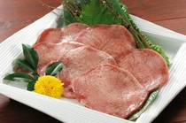 Lưỡi bò cao cấp chín hoàn toàn với muối