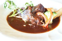 Steak and Hamburg Steak Outburst & Ponta_"Beef cheek stewed in red wine sauce" uses wine generously